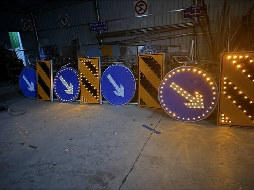 杭州杭州河南太阳能自发光交通路标牌厂家